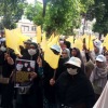 Berbendera kuning, pendukung Prabowo-Sandi unjuk rasa di Komnas HAM