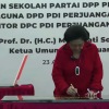 Megawati resmikan 10 kantor PDIP di daerah
