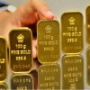 Harga emas hari ini Rp939.000 per gram, turun Rp2.000 