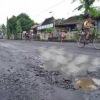 Sempat ditanami pohon pisang, DPUPR Klaten perbaiki jalan berlubang Desa Bolali