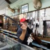 Visa Inc akan mengategorikan penjualan senjata di toko-toko di AS