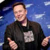 Elon Musk dengan suasana gelap diskusi virtual dengan Anindya Bakrie 