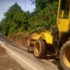 Bupati Gowa kerahkan BPBD bersihkan longsor yang memutus jalur Malino 