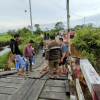 Jembatan Desa Kayu Batu rusak, Pemkab Kukar anggarkan Rp400 Juta bangun jembatan sementara
