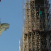 Ayam jago emas telah terpasang di puncak Notre Dame