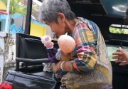 Demi kebutuhan hidup, lansia ajak bayi ngamen di Jakarta
