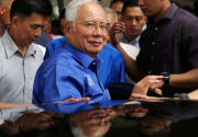 Najib Razak mengundurkan diri sebagai Presiden UMNO