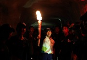 Akrobatik udara sambut kirab obor Asian Games di Palembang