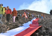 Santri pesantren jatuh ke jurang usai puncaki Gunung Slamet