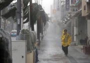Topan Trami menerjang Jepang, dua orang tewas