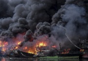 16 kapal penangkap ikan terbakar di pelabuhan Muara Baru