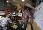 8.146 TPS di Surabaya direkomendasikan penghitungan ulang