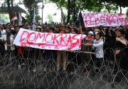 TNI-Polri redam unjuk rasa ricuh di DPRD Sumut
