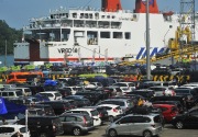 Dermaga Eksekutif Pelabuhan Merak dipadati penumpang 