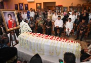 Para pelayat terus berdatangan melayat Ani Yudhoyono