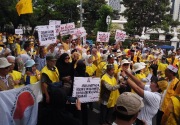 Demonstran berikan dukungan moril kepada Hakim Konstitusi