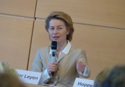 Menhan Jerman, wanita pertama yang jadi kandidat Presiden Komisi Eropa