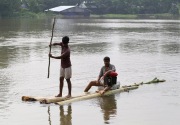 Sungai meluber di Bangladesh, 400.000 orang mengungsi