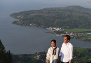 Luhut undang Grab Indonesia investasi di Danau Toba