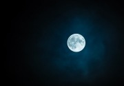Langka, bulan purnama muncul pada Jumat tanggal 13