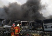 21 bus Transjakarta terbengkalai di Pondok Cabe terbakar