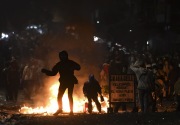 Demo di belakang DPR, pelajar bakar-bakar di Palmerah
