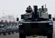 Prabowo coba kendaraan tempur militer buatan Pindad