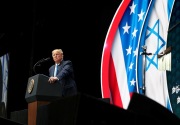 Trump teken perintah untuk perangi antisemitisme di kampus