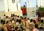 Jokowi minta kepala daerah permudah investasi