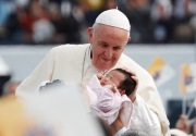 Paus Fransiskus: Simpan hp, berbincanglah dengan yang lain