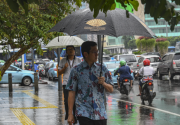Hujan deras, sejumlah titik di Jakarta tergenang
