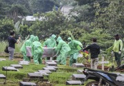 Pemakaman jenazah Covid-19 di Jakarta mulai dijaga polisi