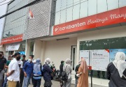Pemprov dan warga Banten tarik uang dari Bank Banten  