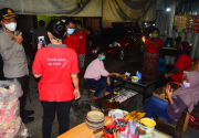 Razia jam malam di Surabaya, enam orang reaktif Covid-19