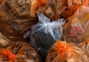Kantong plastik sekali pakai dilarang di Jakarta, pelaku usaha bingung