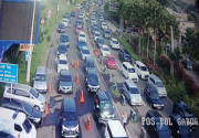 Polisi berlakukan one way arah Jakarta-Puncak