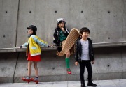 H&M produksi pakaian anak-anak dari botol bekas
