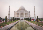 Taj Mahal kembali dibuka untuk umum