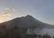 Gunung Merapi keluarkan guguran materil sejauh 1,5 Km