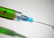 Hoaks vaksin mengandung boraks ancam program vaksinasi