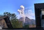 Daerah sekitar Gunung Merapi mulai rasakan hujan abu vulkanik 