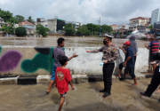 Banjir paksa 1.361 warga DKI Jakarta mengungsi