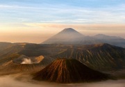 Gunung Merapi luncurkan awan panas guguran