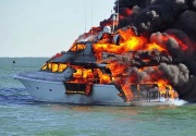 Kapal penumpang di Ternate terbakar, 2 lansia dilarikan ke RS