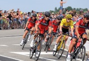 Polisi cari penonton yang picu kecelakaan di Tour de France