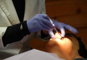 Lubang gigi tambah besar, jangan langsung negatif thinking sama dokter gigi!