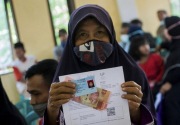 Jokowi salurkan bantuan bagi usaha mikro