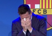 Messi menangis saat konferensi pers perpisahannya dengan Barca 