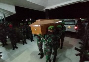 Empat Jenazah TNI gugur lawan KKB tiba di Sorong