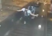 Hanya soal 'permisi' pria tega menendang perempuan sampai terjungkal ke dasar eskalator